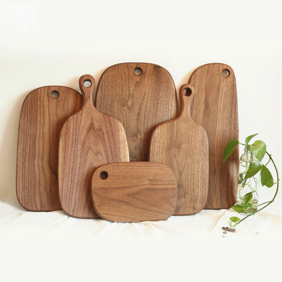 Black walnut whole wood fruit chopping board bread board wood chopping board with handle Western restaurant solid wood