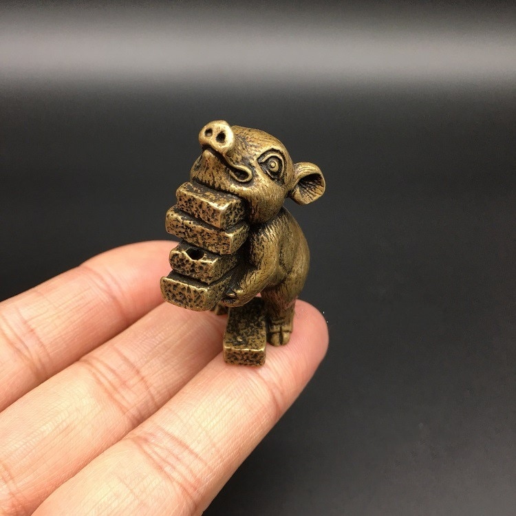 Samlerobjekt kinesisk messing udskåret dyr stjernetegn gris flytte mursten udsøgte små statuer