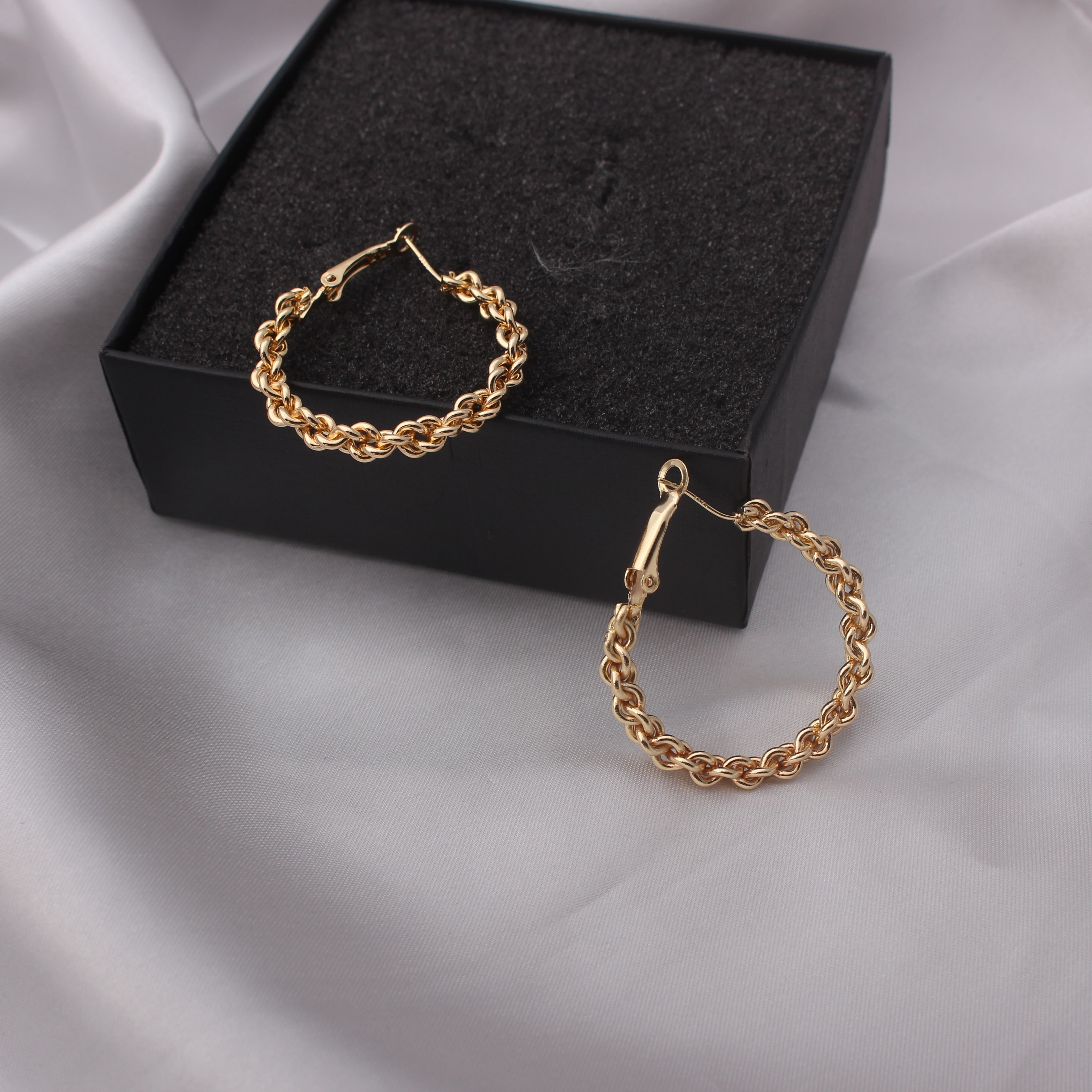 Gold Color Metal Hoop Round Earing Irregular Bones Earring Twisted Geometric Personality Earrings for Women