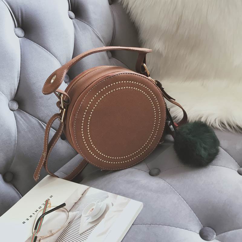 Daunavia Vrouwen Handtassen Ronde Crossbody Tassen Klinknagel Pu Lederen Messenger Tassen Portemonnee Dames Schoudertas Cirkel Leuke Hanger: brown