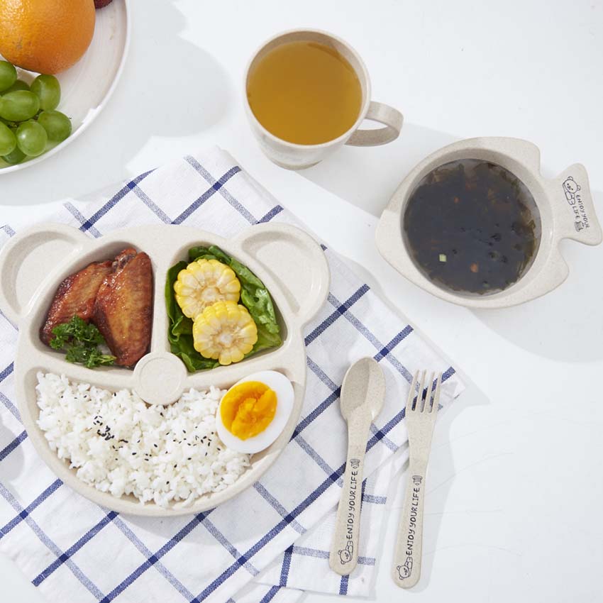 5Pcs Child Tableware Wheat Straw Sange Snack Tray with Spoon Fork Cup Skid Platter Tableware Baby Eating Supplies Beautiful Tray: Beige Bear Set