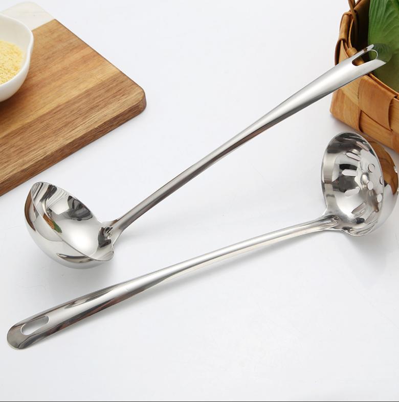 Kitchen utensils soup drain cooking stirring spoon can be hung pot spoon thick stainless steel long handle spoon