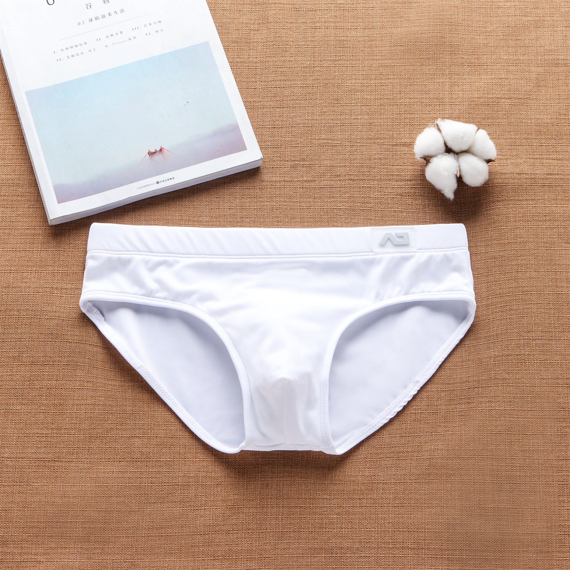 Addicted men's elastic comfort swimming trunks Summer beach beach swim trunks: White / L