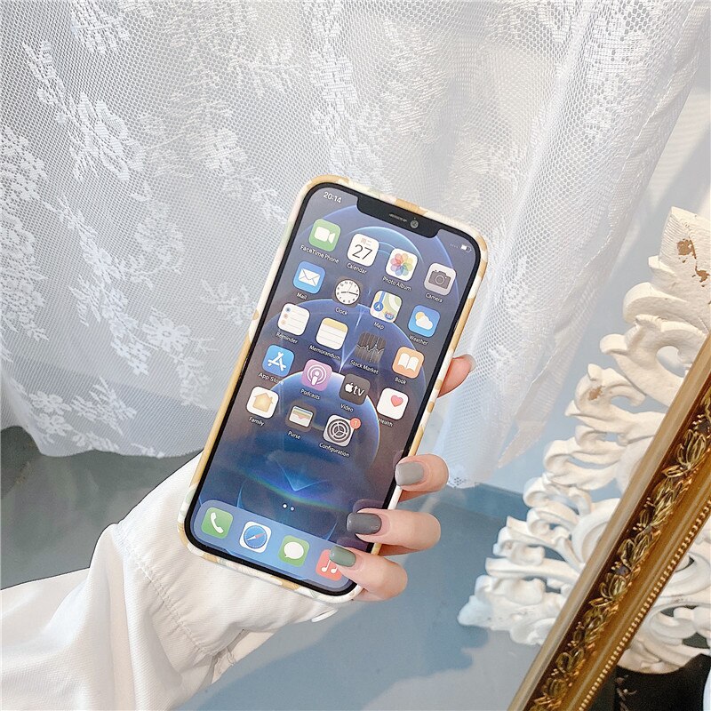 Pearl rhinestone wrist bracelet Flower Daisy Art case For iphone 12 11 Pro Max X XR Xs max 7 8Plus SE2020 Protective case