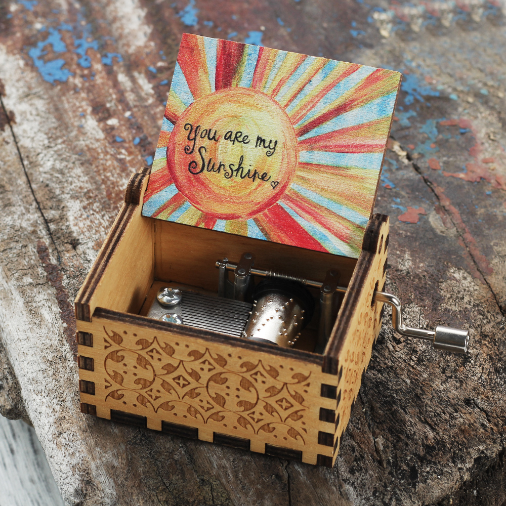 Houten handzwengel muziekdoos je bent mijn zonneschijn ik hou van je aan mijn vrouw muziekthema muziekdoos kerstmis een verjaardag: Jij bent onze zon 01