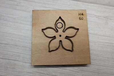 Japan Stahl Klinge Stahl Regel Stirbt schneiden für Leder Stichworte Geprägte Etikett Fünf Blütenblatt Blume Für Kleid Frauen Tasche Hand schlagen Werkzeug: Blütenblatt 60mm