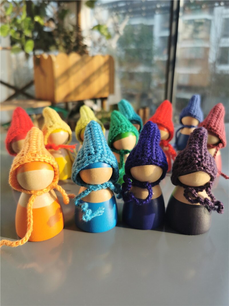 6/12 stücke Häkeln Holz Regenbogen Puppen in Beanies für Pastell Stapelbar Blöcke Holz Natürliche Puppe in Stricken Hut montessori Spielzeug