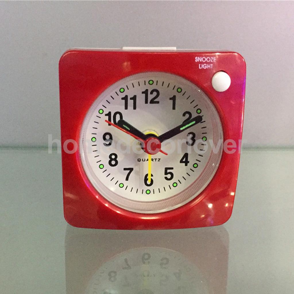 Ultra Kleine Wekker, Pieper Alarm, Stille Sweep, Met Nachtlampje En Snooze, reizen Nachtkastje Tafelblad Wekker: Red 