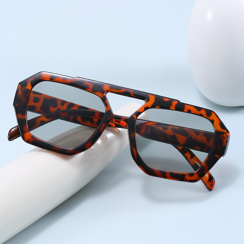 Nuevas gafas de sol cuadradas irregulares a la para mujer, tendencia Retro personalizada, gafas de sol para fotografía de ciclismo al aire libre de Instagram para hombre: Gris humo