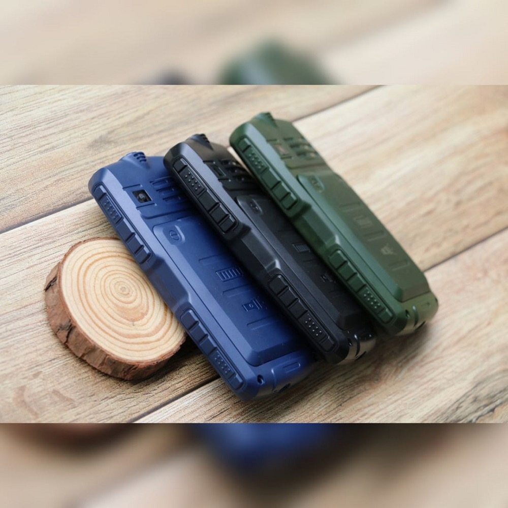 Téléphone portable fin et robuste, déverrouillé, whatsapp, ebook, bluetooth, appareil photo, lampe de poche, 3.5m prises jack, double sim, fm, clavier russe