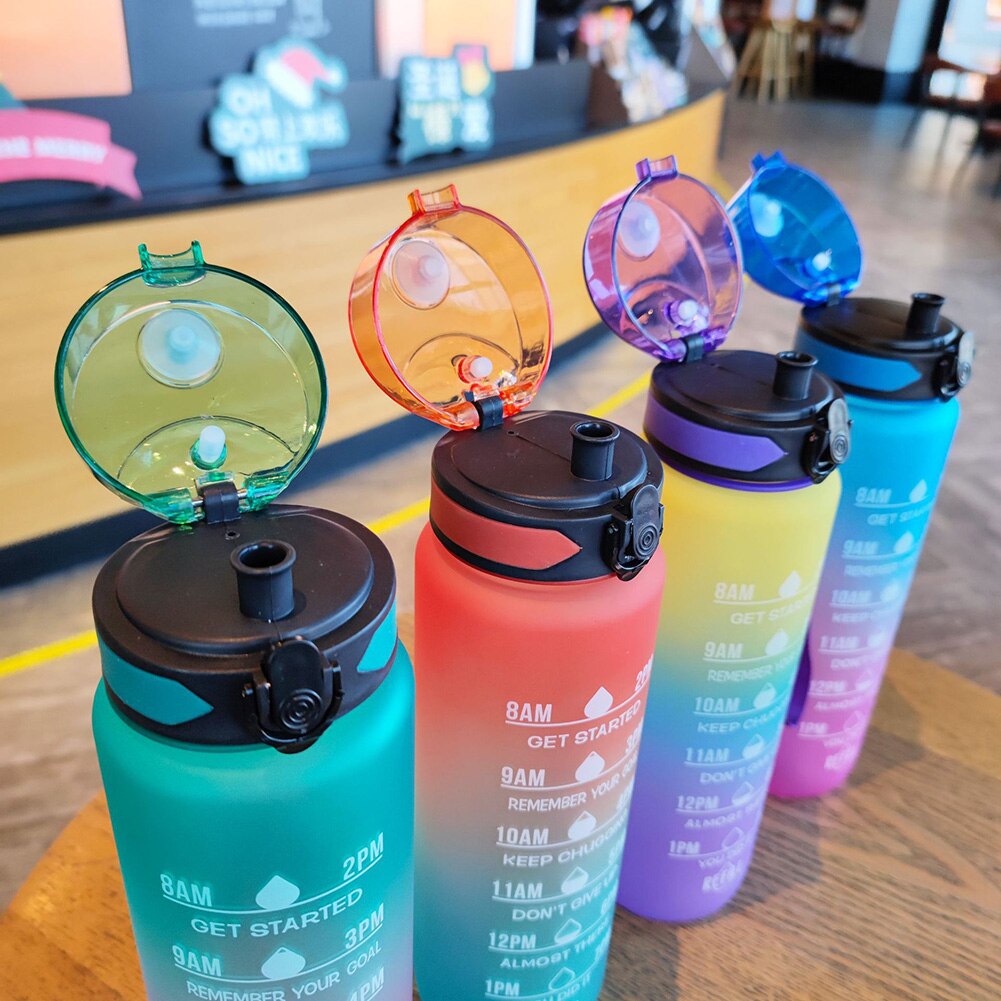 2L Wasser Flasche Stroh Tasse Große Kapazität Hohe Temperatur Kunststoff Wasser Tasse Zeit Skala matt draussen Sport Schüler Paar Tasse