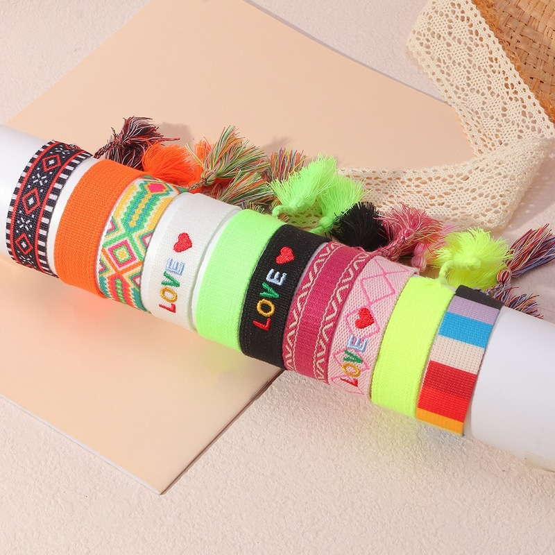 Bracelet en tissu brodé de lettres ethniques pour femmes, bijoux de luxe, style bohème, pompon réglable, d&#39;amitié
