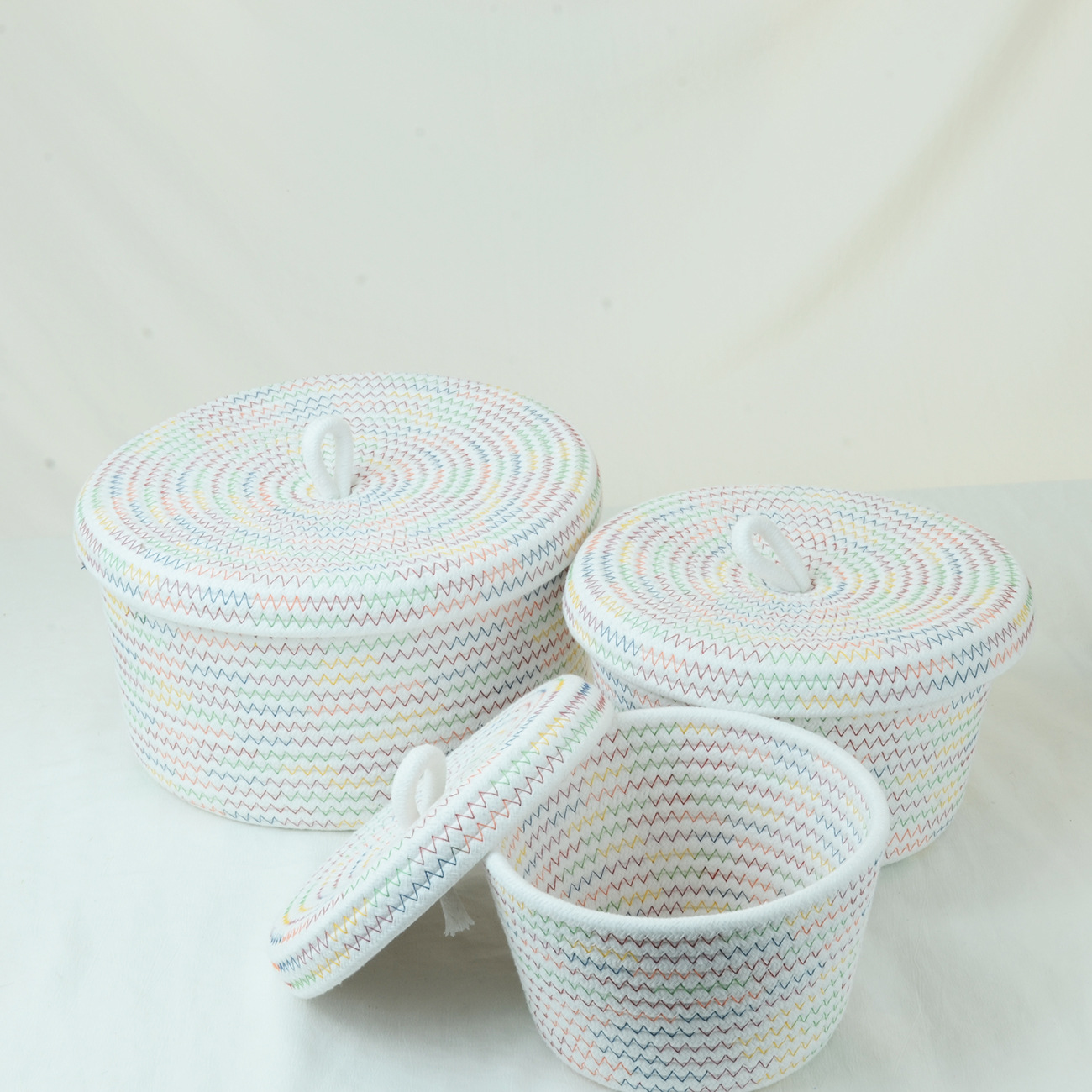 Students Cosmetics Snacks Round Cotton Rope Storage Basket Finishing Basket Storage Basket with Lid Dust-proof Storage Box: M / black