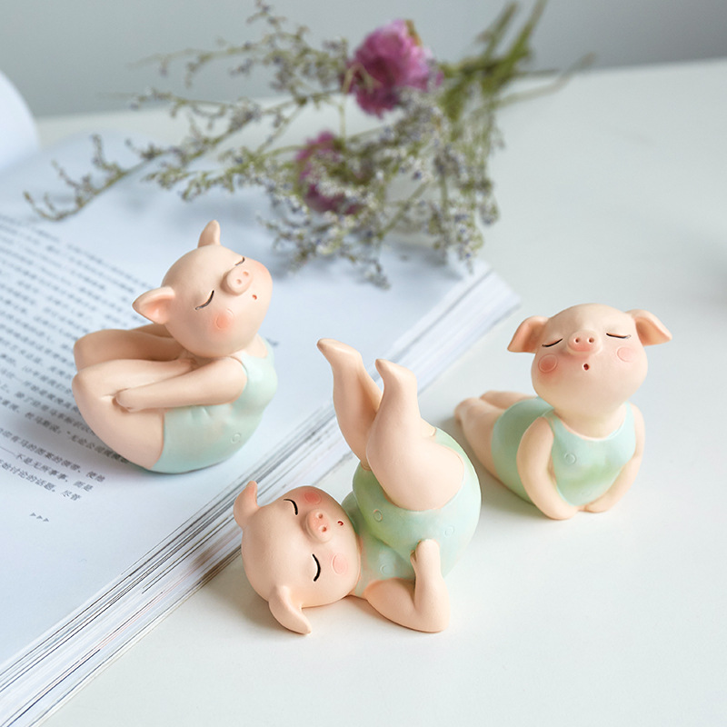 Mini Cute Pig Girl Yoga Posture Statue Piglet Resin Sculpture Decoration Ornament Home Office Store Desk Party Decor