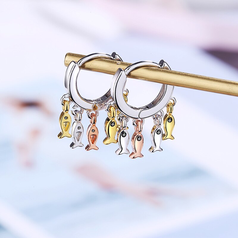 Simples bohemia hoop brincos pequeno minimalista huggie brinco parafuso prisioneiro estrela bola brincos para as mulheres encantador orelha jóias quente: Colorfull Fish