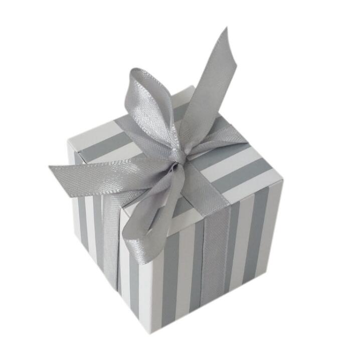 50Pcs Small Candy Box with ribbon Square Kraft Paper Box Chocolate Packaging Boxes Party Supplies 5x5x5cm: silver