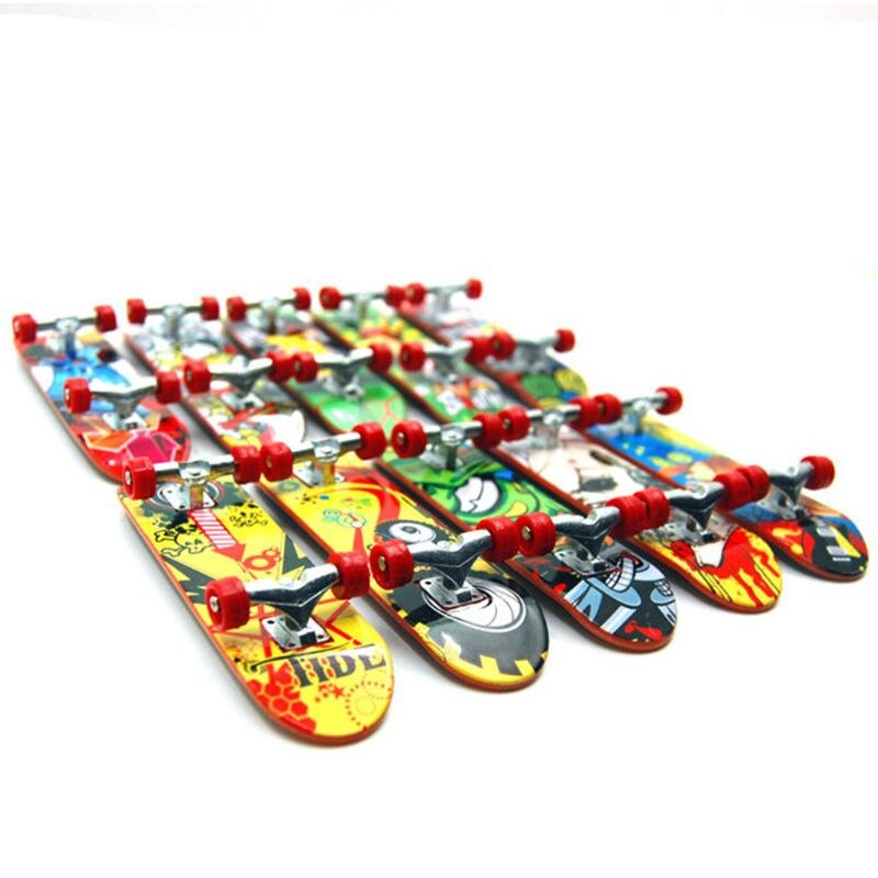 2pcs Cute Party Favor Kids children Mini Finger Board Fingerboard Alloy Skate Boarding Toys