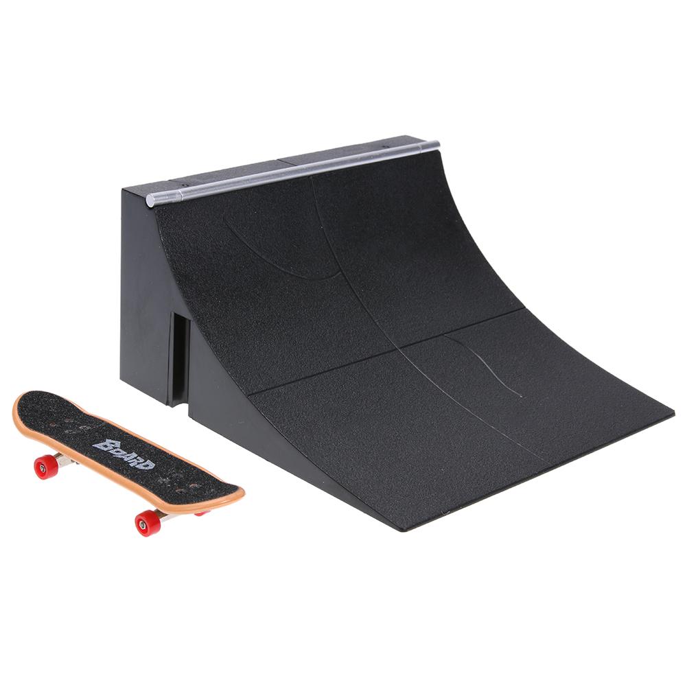 Finger skating brættræningsspil fingerboard skate boarding legetøj med rampe dele bane børnelegetøj skate park fingerboard: B