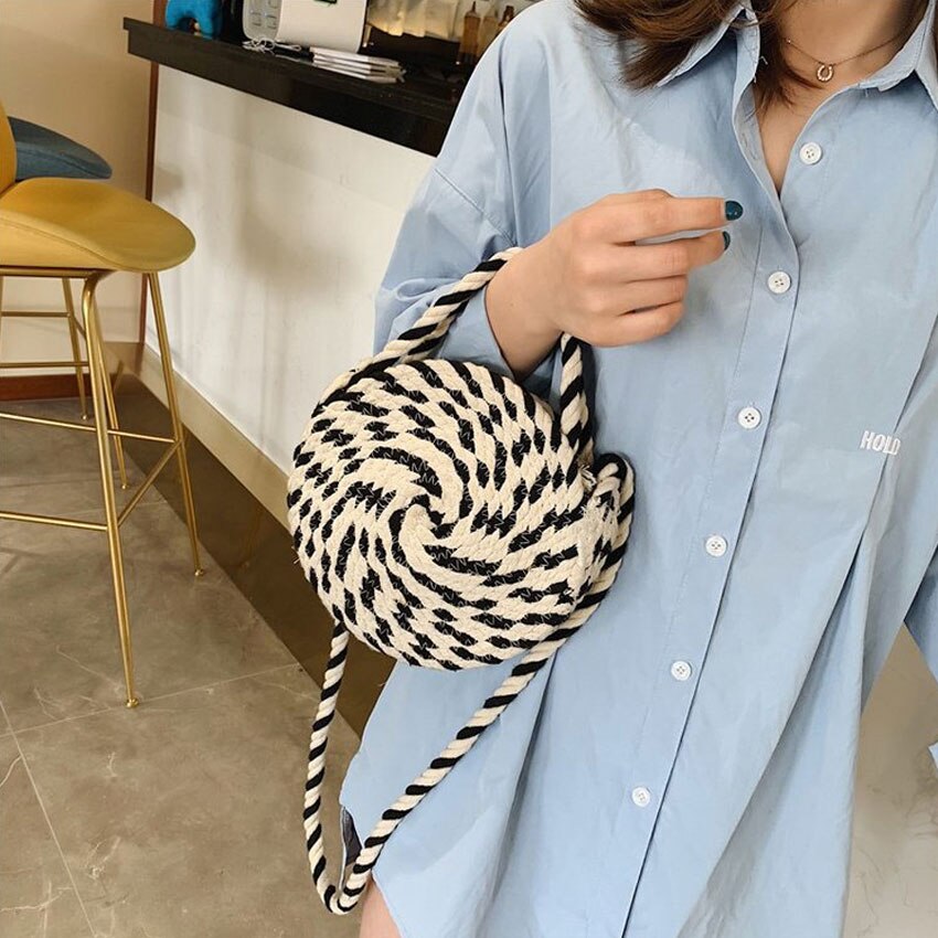 Ljt persoonlijkheid zwart-wit geweven kleine ronde tas zomer casual messenger schoudertas strand handtassen tote
