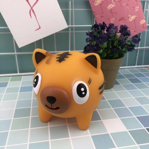 Karikatur Ebene quetschen Zunge Heraus Rebound betonen Linderung freundlicher Spielzeug Puppe: Orange