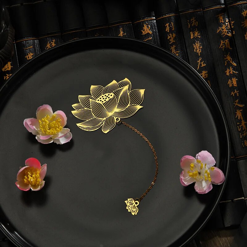 1 Uds. Marcapáginas de Metal Retro de papelería de estilo chino para estudiantes, hojas de arce huecas de Ginkgo Biloba, marcas de libros de venas de loto,: BLANCO