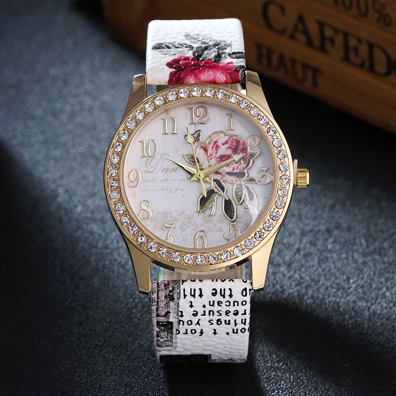 Dames Horloge Met Diamanten Bezaaid Goud Shell Riem Decoratie Mode Trend Rose Bloemenprint Strap Dames Horloge