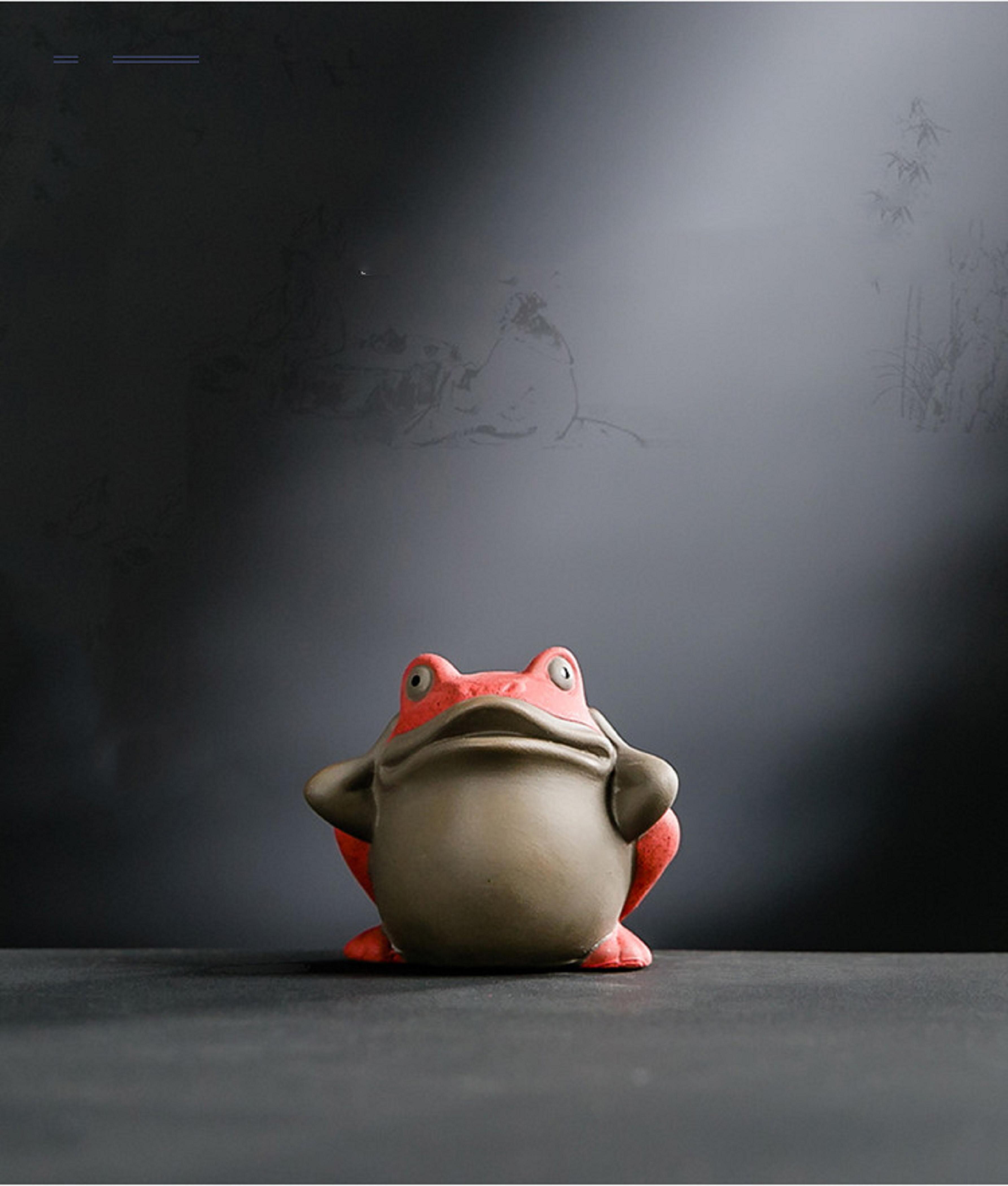 Rainforest / Frog status / zisha yixing carved tea play set toad statues Toy tea pet figures porcelain ceramics Painted pottery