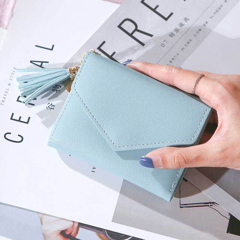 ¡Novedad! Cartera corta con colgante de borla para mujer, monedero pequeño con patrón de lichi, tarjetero, monedero bonito: sky blue