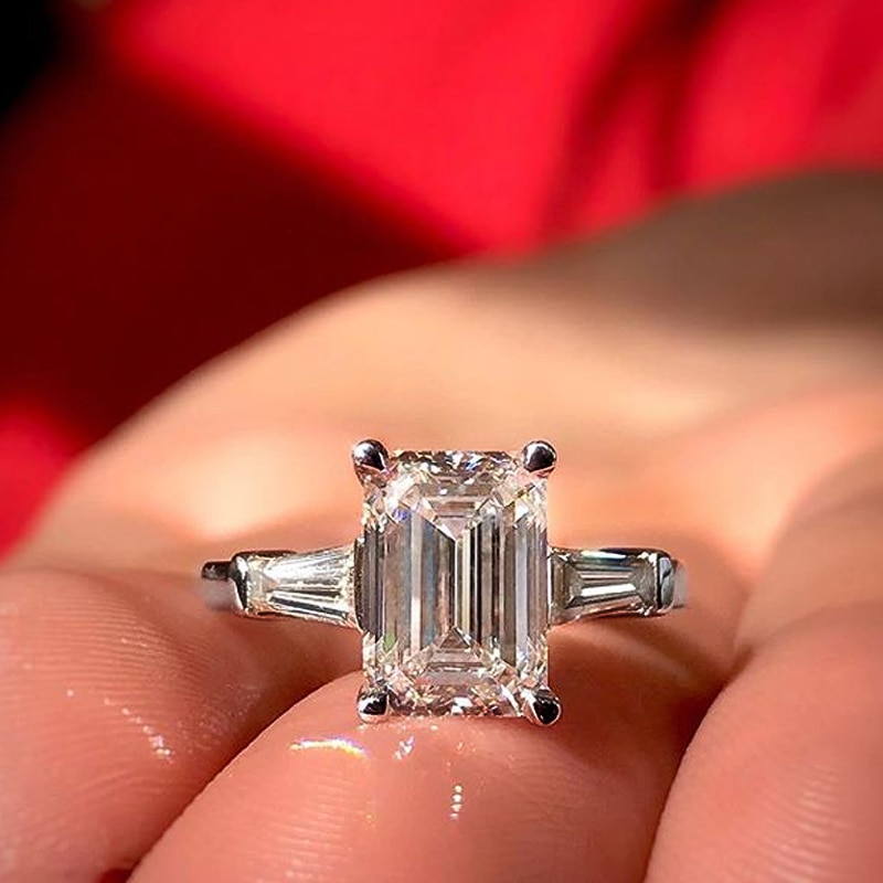 Huitan Minimalistische Simple Wedding Ring Voor Vrouwen Met Clear Stone Modest Luxe Engagement Voorstel Sieraden Ring Voor Meisje