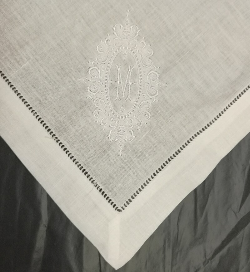 Sæt  of 12 glimrende monogram servietter hvide sømme linned bord servietter 20 " x20 " stige broderet første te serviet: Hvidt bogstav m