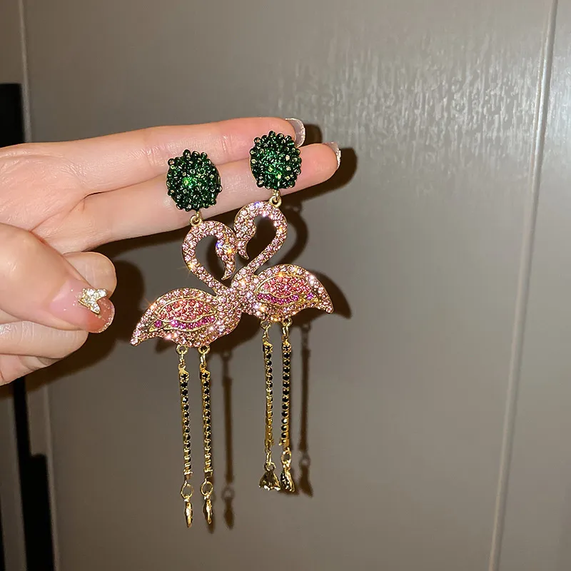 Roze oorbellen met vogeltjes en kristallen voor dames, sieraden met lange kwastjes en strass steentjes, statement sieraden.: Default Title
