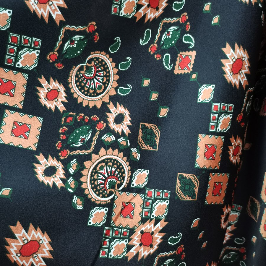 Etnisk kjole satin retro print bluse stof crepe satin slippe blød diy sy håndværk materiale blankt pyjamas stof håndværk: 2 sorte
