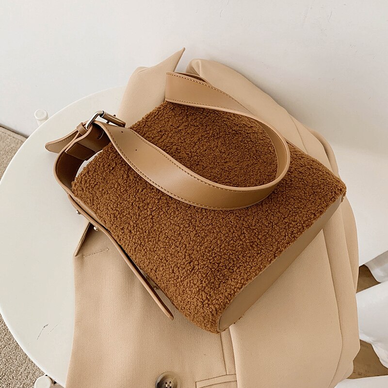 Niche Lamb Plush Handbags Autumn/winter All-match Ins Shoulder Underarm Bag Bucket Bag Tote Bag Width: 20cm