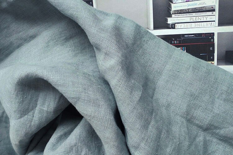 280cm bredd 100%  hampa tyg enzym stentvättad mjuk kinesisk hampa 165 gsm vikt 110 tum bredd för hemtextil 12 färger tillgängliga: Dammigt blått