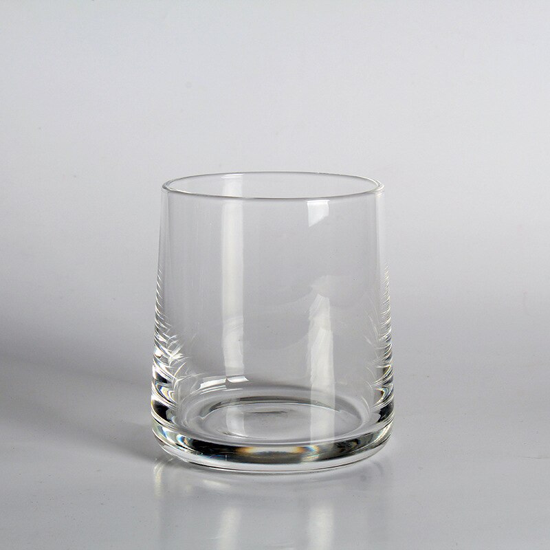 Vintage middeleeuws wijnglas van messing met bloem in reliëf - Europese stijl - set