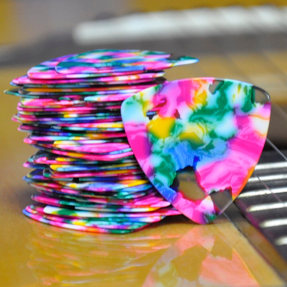 Partier  of 50 stk tie-dye pink 0.71mm medium store afrundede trekantede celluloid guitar picks