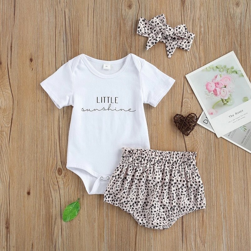 Ensemble de vêtements d'été pour petites filles de 0 à 18 mois, 3 pièces, barboteuse imprimée avec petites lettres de soleil et bandeau à fleurs: 12M