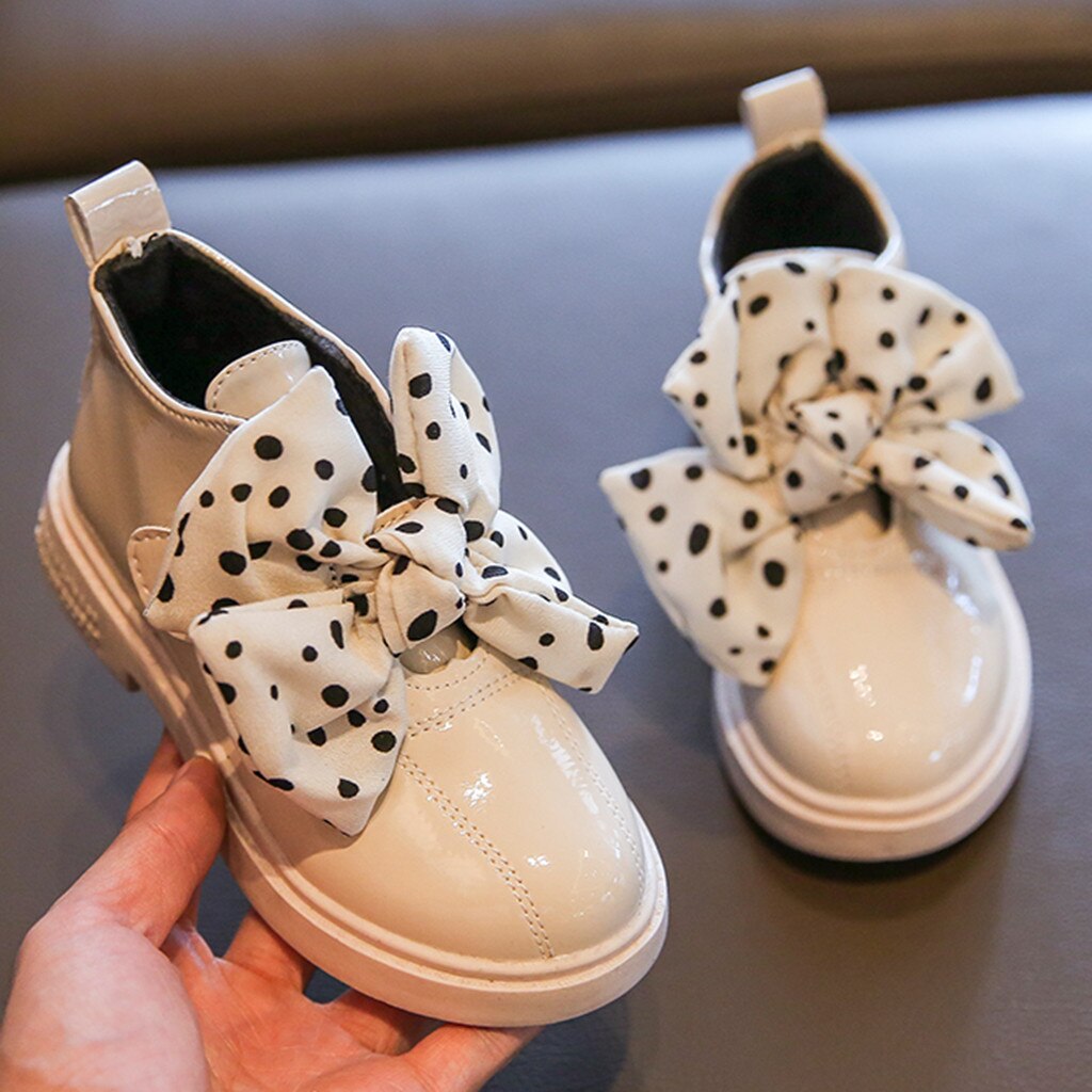 Dei bambini di Autunno Della Caviglia Stivali per Bambini Dolce Bowknot Della Piattaforma di Avvio Stivali di Cuoio dell'unità di elaborazione di Qualità Del bambino Del Capretto Ragazze Spogliatoio Del Partito di Stivaletti