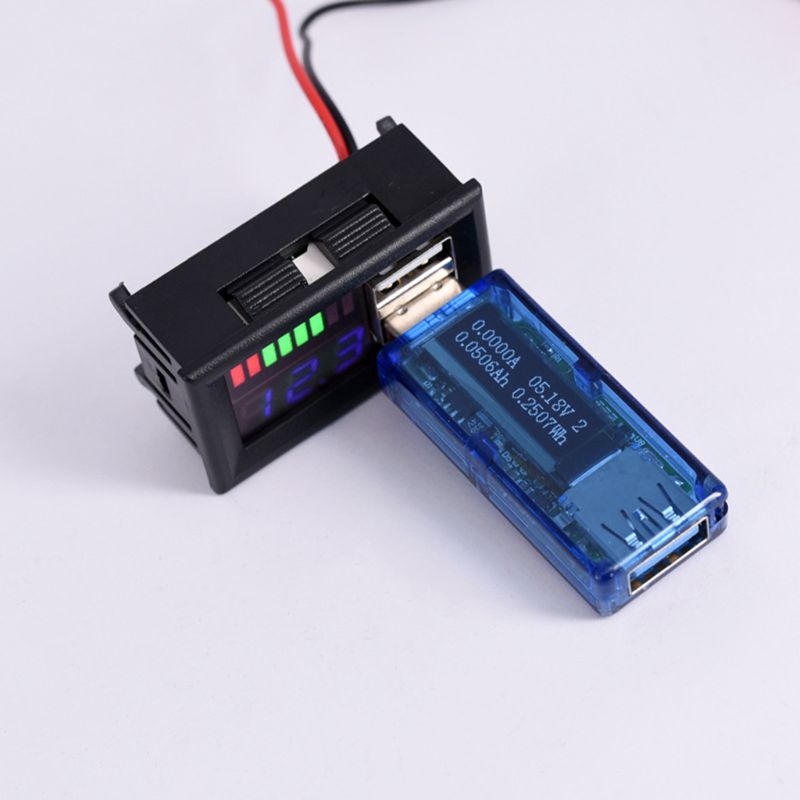 Blau LED Digital Anzeige Voltmeter Mini Spannung Meter Volt Tester Tafel Für DC 12V Autos Motorräder Fahrzeuge USB 5V2A ausgang