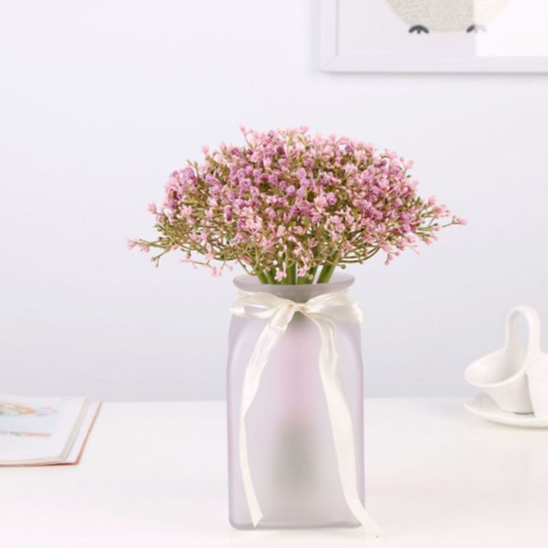 Kunstmatige gipskruid bruidsboeket met bloemen en satijnen lint voor thuisfeestdecoratie