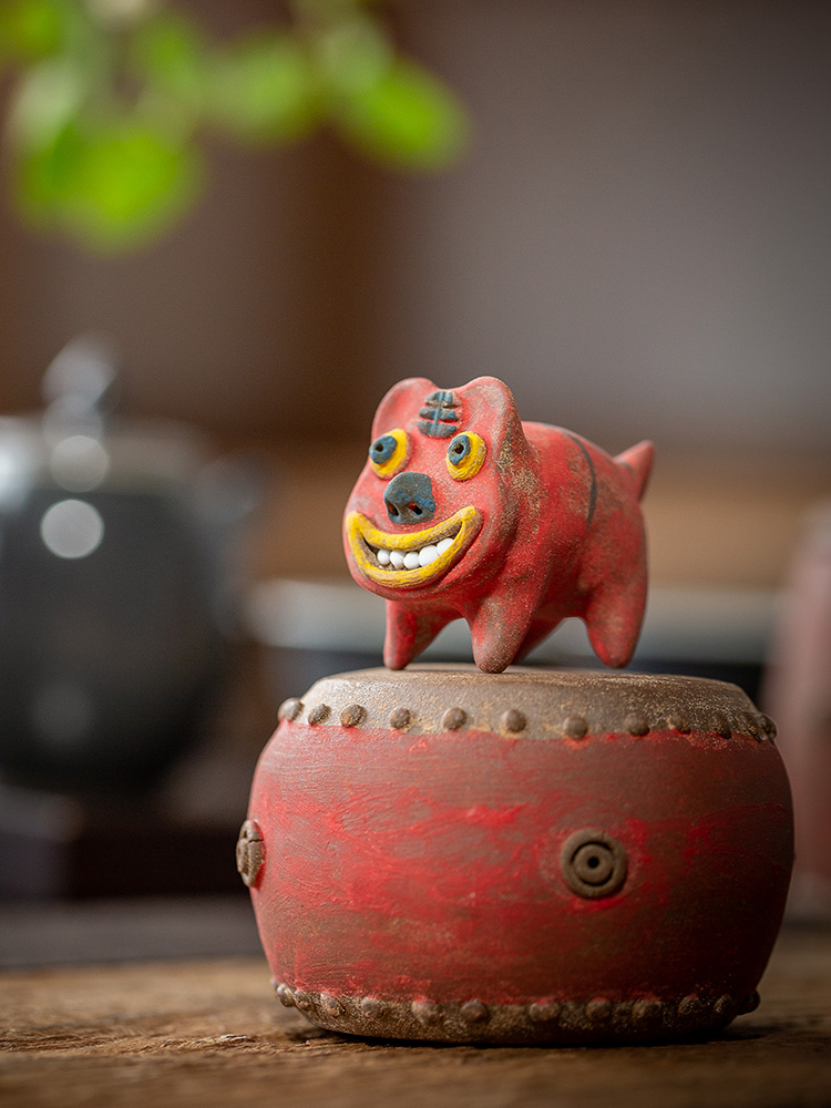 Tambour rouge vieux couvercle en céramique de pierre avec couvercle de Pot de sable violet avec ornements d&#39;animaux de thé Boutique peut soulever le tapis de thé