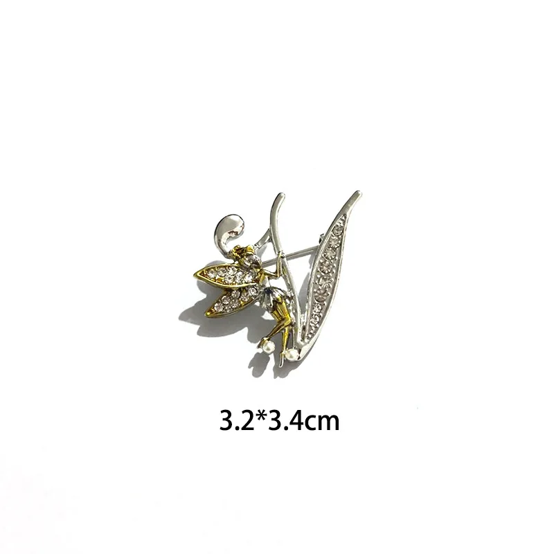 Broche de 26 letras de Ángel de cristal de lujo para mujeres y hombres, diamantes de imitación de A a Z, alfileres para Collar con iniciales de elfo, de , accesorios de joyería: RED