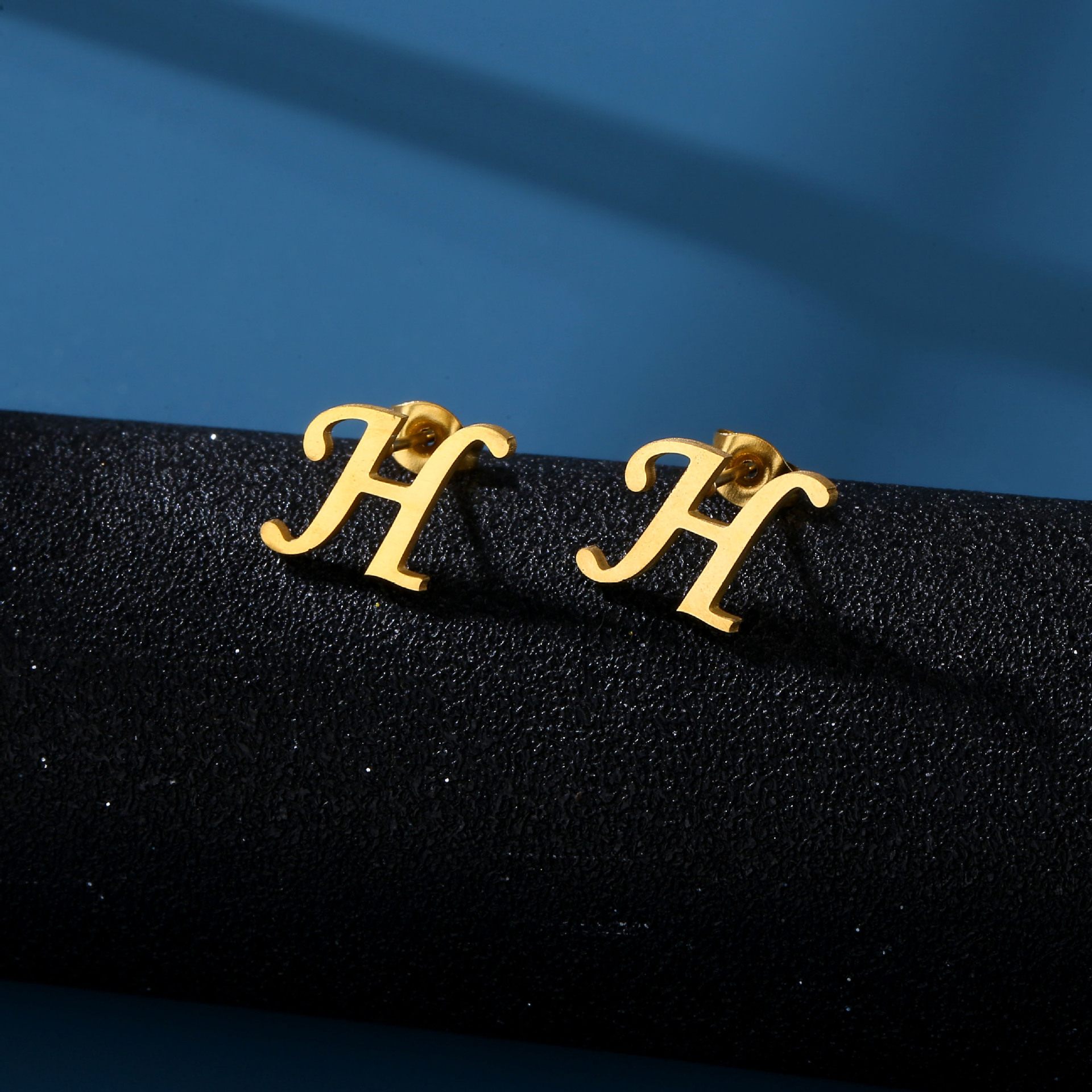 Boucles d'oreilles en acier inoxydable avec lettres initiales minuscules, à la , A/B/C/R/T, 26 lettres de l'alphabet, bijoux pour femmes et amis: COULEUR OR ROSE