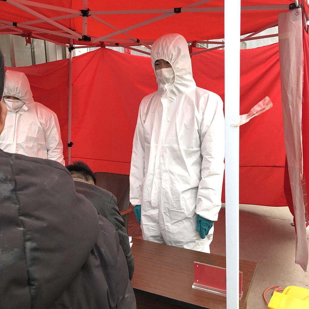 Bianco Tuta di Protezione Tuta Hazmat completo da uomo Protezione Usa E Getta anti-virus Fabbrica di Abbigliamento Usa E Getta Ospedale Indumenti di Sicurezza