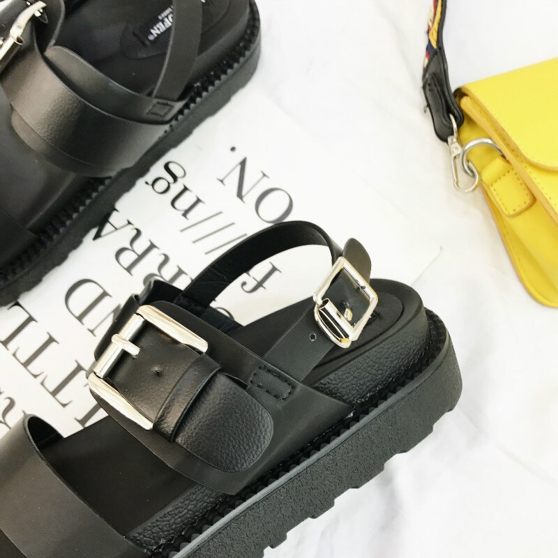 Boussac klamry pasa dekoracji sandały na platformie kobiety czarne nity punkowe Slingback sandały kobiety letnie buty na plażę kobiety SWC1006