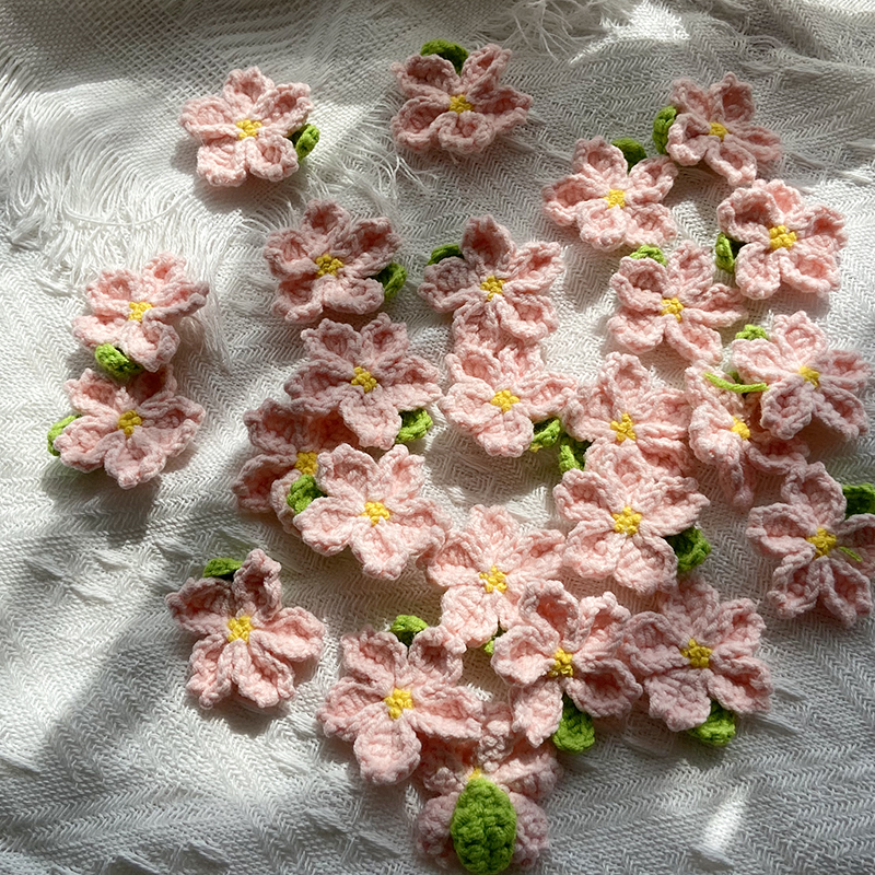 Flor de ganchillo tejida a mano, flor de cerezo, horquilla de ganchillo, accesorios de costura DIY, flor de hoja rosa y verde