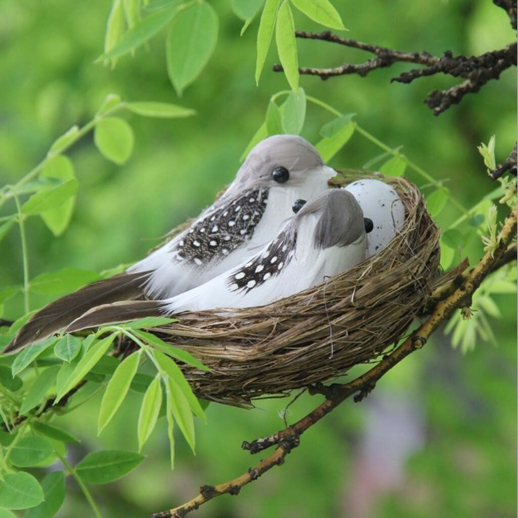 Pájaros artificiales pequeños hechos a mano, nido de paja con huevos, decoración de jardín