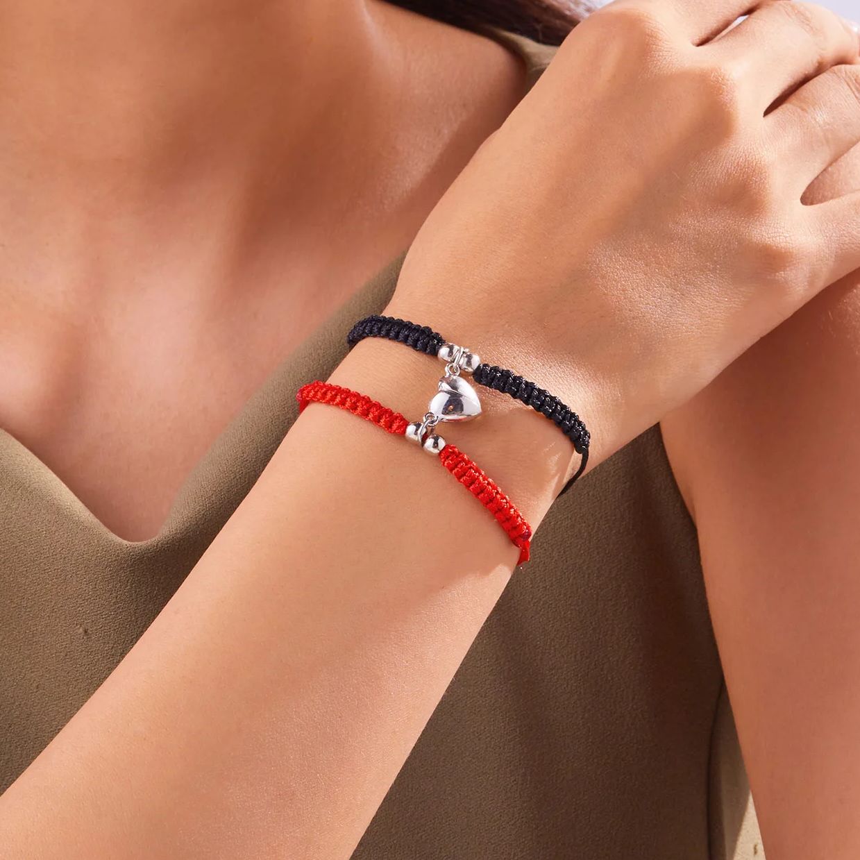 2 uds pulsera trenzada de cuerda roja Simple de la suerte para mujeres y hombres corazón romántico pareja magnética pulseras a juego joyería de amistad
