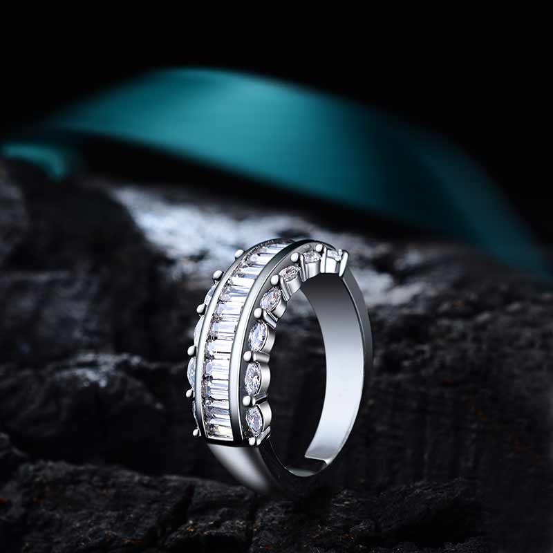 HUITAN Wedding Bands Brilliant Shinny Cubic Zircon Women Rings Luxury Engagement Rings For Women Export& Import