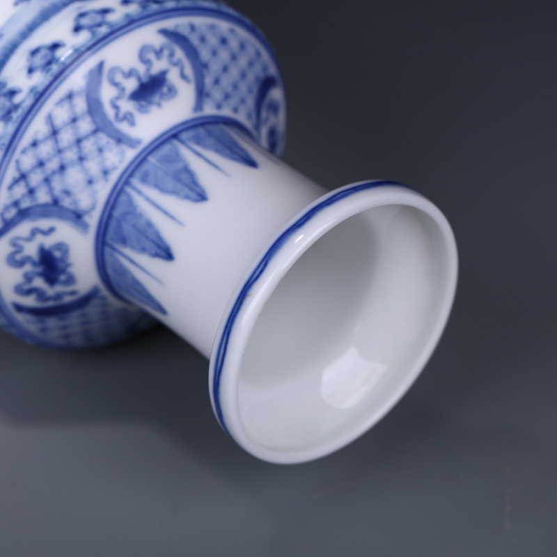 Jingdezhen Ceramics Ancient Blue and White Porcelain Vase and Flower Arrangement